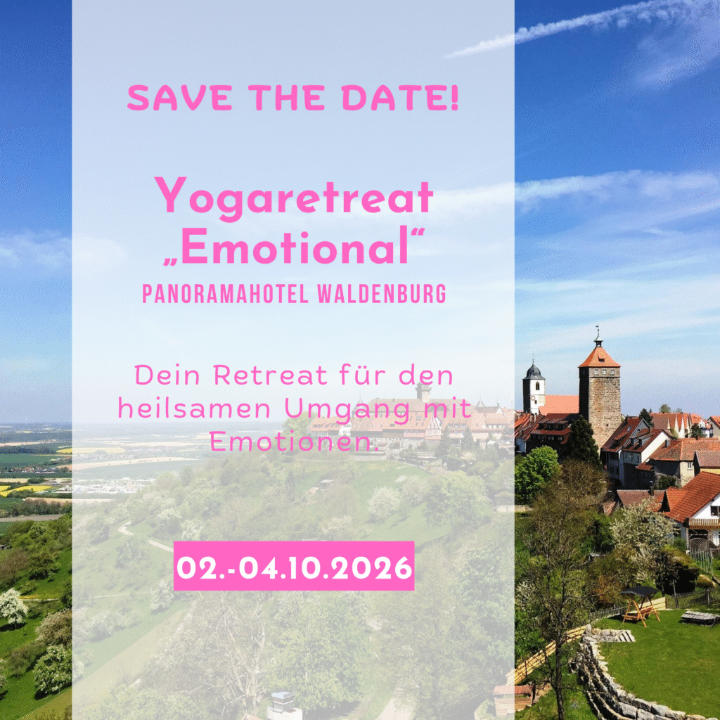 Ausblick auf die Waldenburg mit Schriftzug "Yogaretreat "Emotional" Panoramahotel Waldenburg