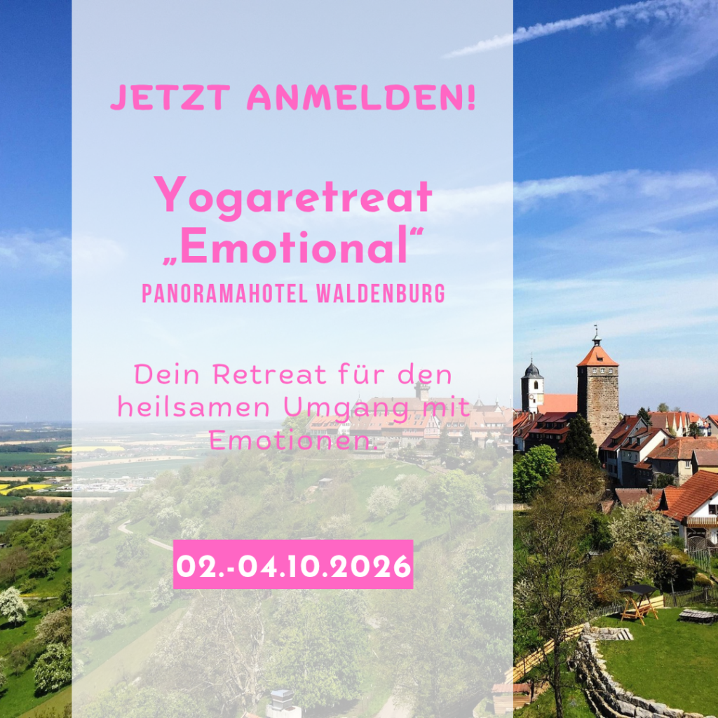 Yogaretreat Waldenburg Hohenlohe Ausblick auf die Waldenburg mit Schriftzug "Yogaretreat "Emotional" Panoramahotel Waldenburg